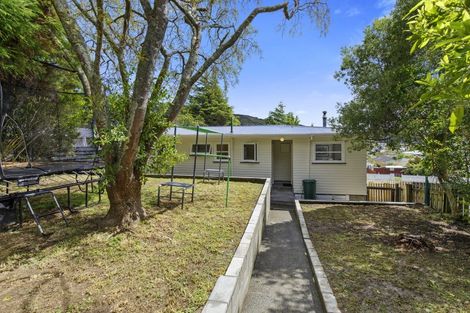 Photo of property in 21 Holland Street, Wainuiomata, Lower Hutt, 5014