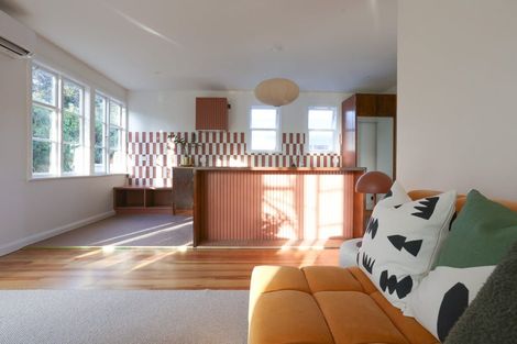 Photo of property in 26b Clinton Avenue, Te Atatu Peninsula, Auckland, 0610