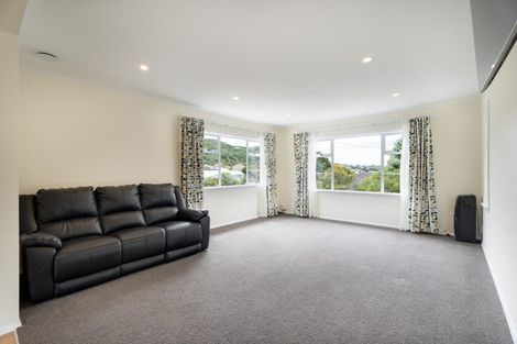 Photo of property in 37 Hampton Hill Road, Tawa, Wellington, 5028