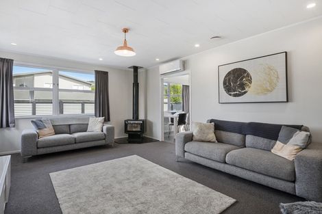 Photo of property in 10 Shanly Street, Brown Owl, Upper Hutt, 5018