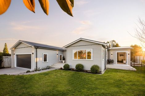 Photo of property in 82 Grey Street, Cambridge, 3434