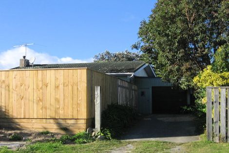 Photo of property in 28 Ngapaki Street, Waikanae Beach, Waikanae, 5036
