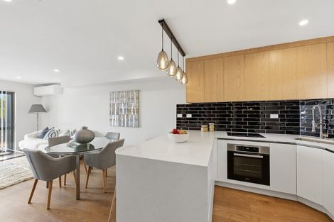 Photo of property in 4/19 Trias Road, Totara Vale, Auckland, 0629