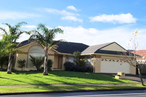 Photo of property in 102 Golfland Drive, Golflands, Auckland, 2013