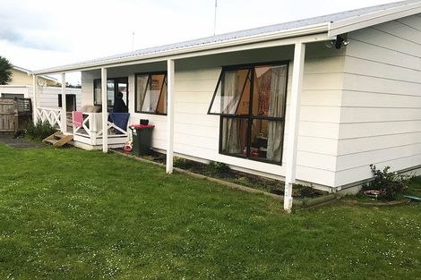 Photo of property in 2/90 Shifnal Drive, Randwick Park, Auckland, 2105