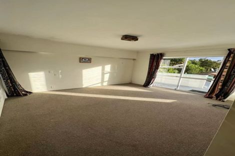 Photo of property in 1/520 Beach Road, Murrays Bay, Auckland, 0630