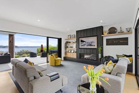 Photo of property in 32 Tindalls Bay Road, Tindalls Beach, Whangaparaoa, 0930