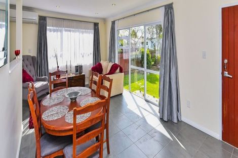 Photo of property in 10 Sunnypark Avenue, Rosehill, Papakura, 2113