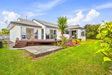 Photo of property in 1 Picasso Drive, West Harbour, Auckland, 0618