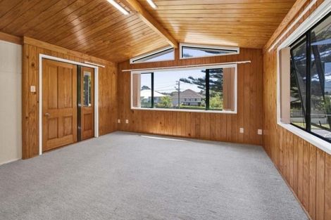 Photo of property in 15 Awanui Street, Merrilands, New Plymouth, 4312