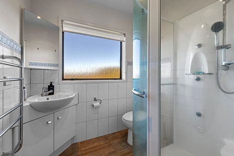 Photo of property in 137 Stapleford Crescent, Browns Bay, Auckland, 0630