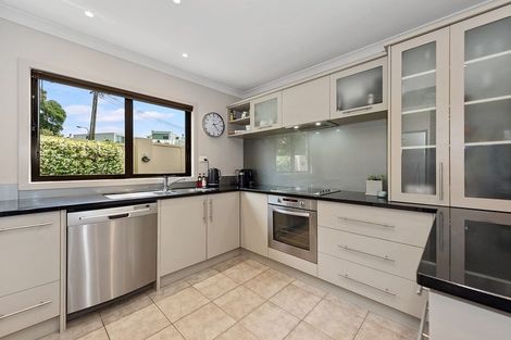 Photo of property in 98 River Road, Hamilton East, Hamilton, 3216