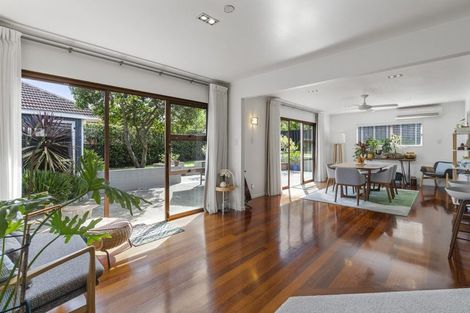 Photo of property in 13 James Evans Drive, Northcote, Auckland, 0627