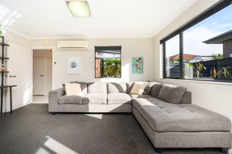 Photo of property in 18 Galea Grove, Kelvin Grove, Palmerston North, 4414
