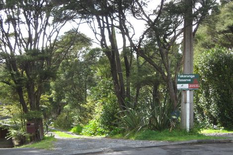 Photo of property in 16 Staley Road, Parau, Auckland, 0604