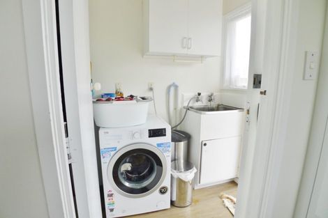 Photo of property in 2/33 Easton Parade, Glenfield, Auckland, 0629