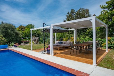 Photo of property in 20 Deakin Place, Clive, 4102