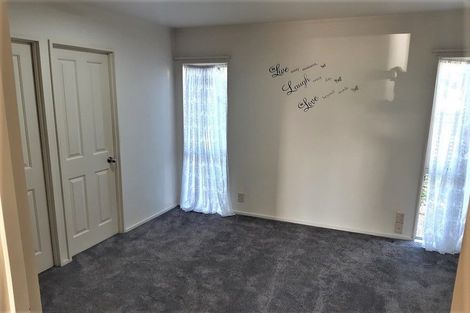 Photo of property in 2 Lockington Avenue, Henderson, Auckland, 0612