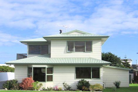 Photo of property in 48 Shortt Street, Foxton Beach, Foxton, 4815