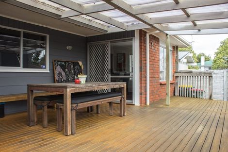 Photo of property in 15 Taikata Road, Te Atatu Peninsula, Auckland, 0610