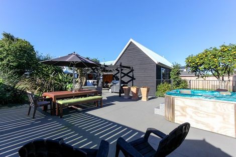 Photo of property in 51 Heta Road, Highlands Park, New Plymouth, 4312