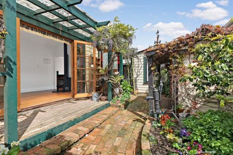 Photo of property in 7 Poplar Grove, Thorndon, Wellington, 6011