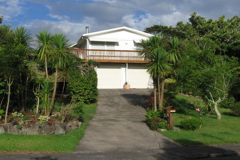 Photo of property in 16 Easter Parade, Glen Eden, Auckland, 0602