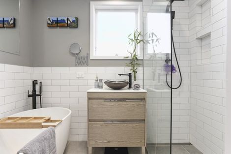 Photo of property in 18 Dalry Place, Mangere Bridge, Auckland, 2022