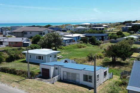 Photo of property in 7 Ocean Beach Street, Foxton Beach, Foxton, 4815