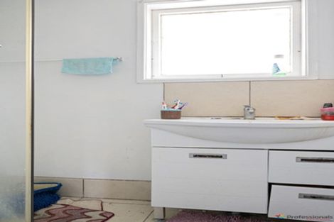 Photo of property in 531 Massey Road, Mangere, Auckland, 2022