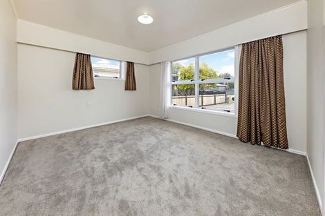 Photo of property in 15 Salas Place, Papakura, 2110