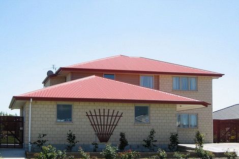 Photo of property in 31 Willowview Drive, Redwood, Christchurch, 8051