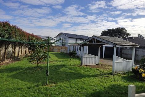 Photo of property in 126 Edgewater Drive, Pakuranga, Auckland, 2010