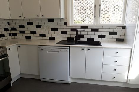 Photo of property in 3-5 Knoll Street, Island Bay, Wellington, 6023