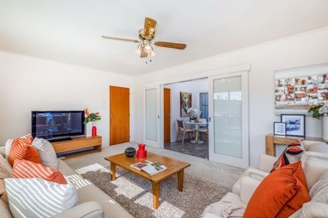 Photo of property in 1/104 Carlisle Road, Browns Bay, Auckland, 0632