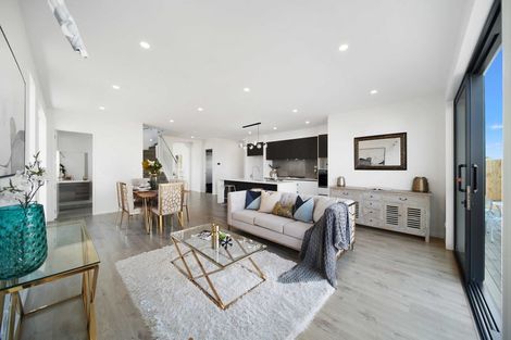 Photo of property in 13 Korowhiti Road, Clarks Beach, 2122