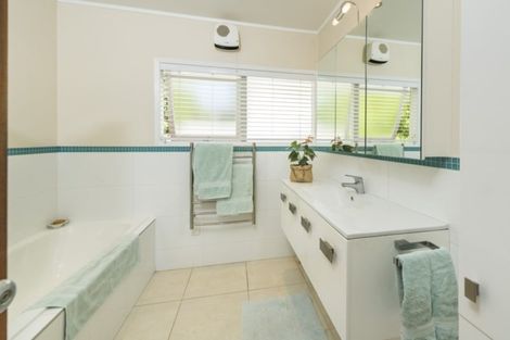 Photo of property in 19 Maxwelton Drive, Mairangi Bay, Auckland, 0630