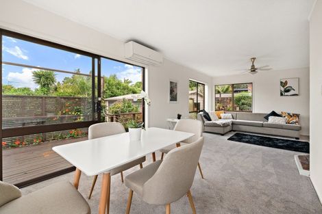 Photo of property in 5 Redmount Place, Red Hill, Papakura, 2110