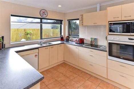 Photo of property in 23 Pitt Avenue, Clendon Park, Auckland, 2103