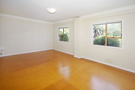 Photo of property in 1/2 Sylvan Avenue, Northcote, Auckland, 0627