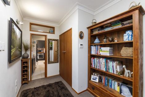 Photo of property in 38 Winston Avenue, Hokowhitu, Palmerston North, 4410