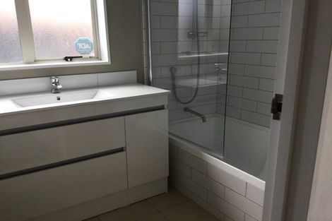 Photo of property in 39a Central Park Drive, Te Atatu South, Auckland, 0610