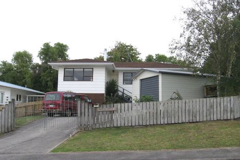 Photo of property in 1a Truscott Place, West Harbour, Auckland, 0618