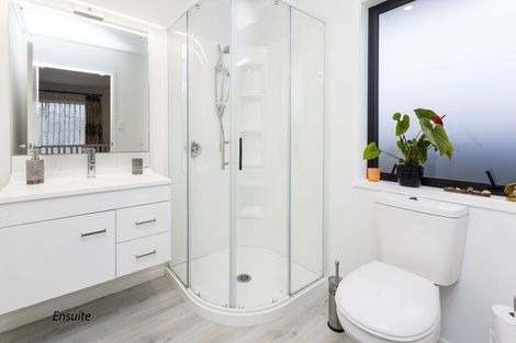 Photo of property in 10 Passchendaele Grove, Trentham, Upper Hutt, 5018