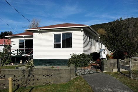 Photo of property in 19 Gardiner Grove, Wainuiomata, Lower Hutt, 5014