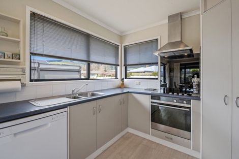 Photo of property in 14 Lakemere Way, Kinloch, Taupo, 3377