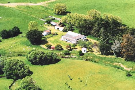 Photo of property in 1764 Kimbolton Road, Cheltenham, Feilding, 4777