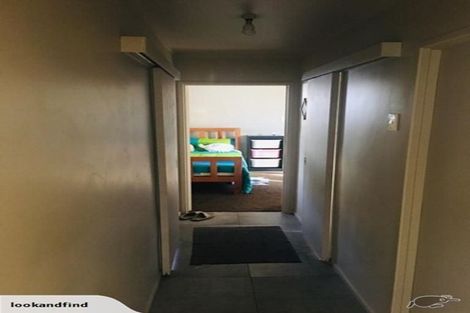 Photo of property in 2/41 Challen Close, Conifer Grove, Takanini, 2112