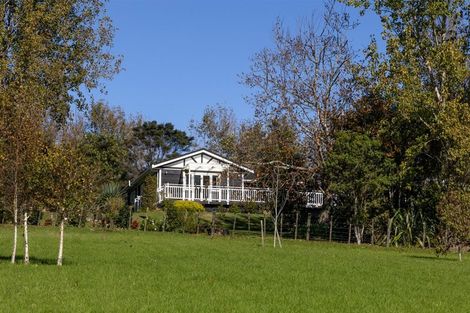 Photo of property in 1410 Old North Road, Helensville, 0875