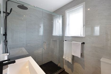 Photo of property in 129 View Road, Sunnyvale, Auckland, 0612